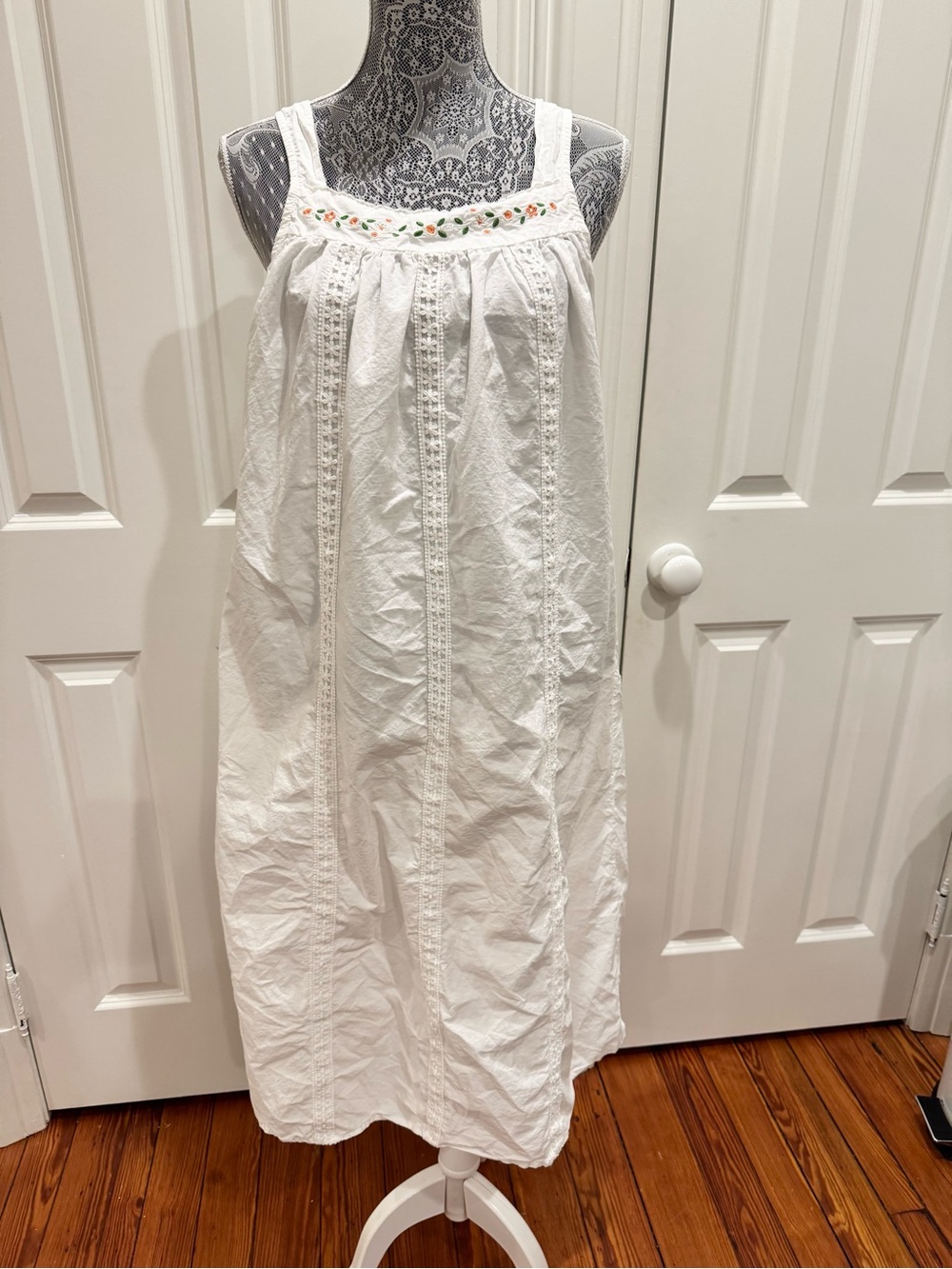 Yozly White Cotton Maxi Dress w/ Embroidered Flowers & Pockets Sz. L Cottagecore